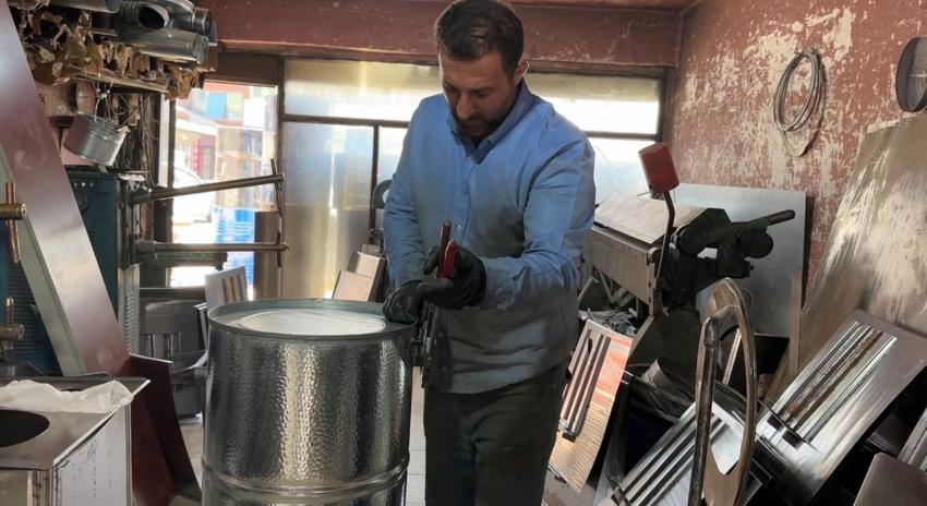 Hakkari'de teknolojiye karşı sıcak direniş: Sobacılık zanaatı Yüksekova’da ayakta kalmaya çalışıyor