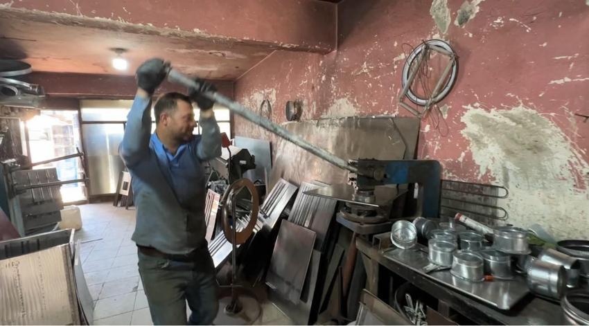 Hakkari'de teknolojiye karşı sıcak direniş: Sobacılık zanaatı Yüksekova’da ayakta kalmaya çalışıyor