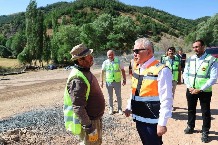 Suşehri ile Zara arasındaki Geminbeli Tüneli’nde çalışmalar hızlandı: Kış gelmeden hizmete açılması hedefleniyor