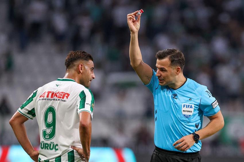 TÜMOSAN Konyaspor - Çaykur Rizespor maçında 3 puanı getiren gol 90+7'de penaltıdan geldi