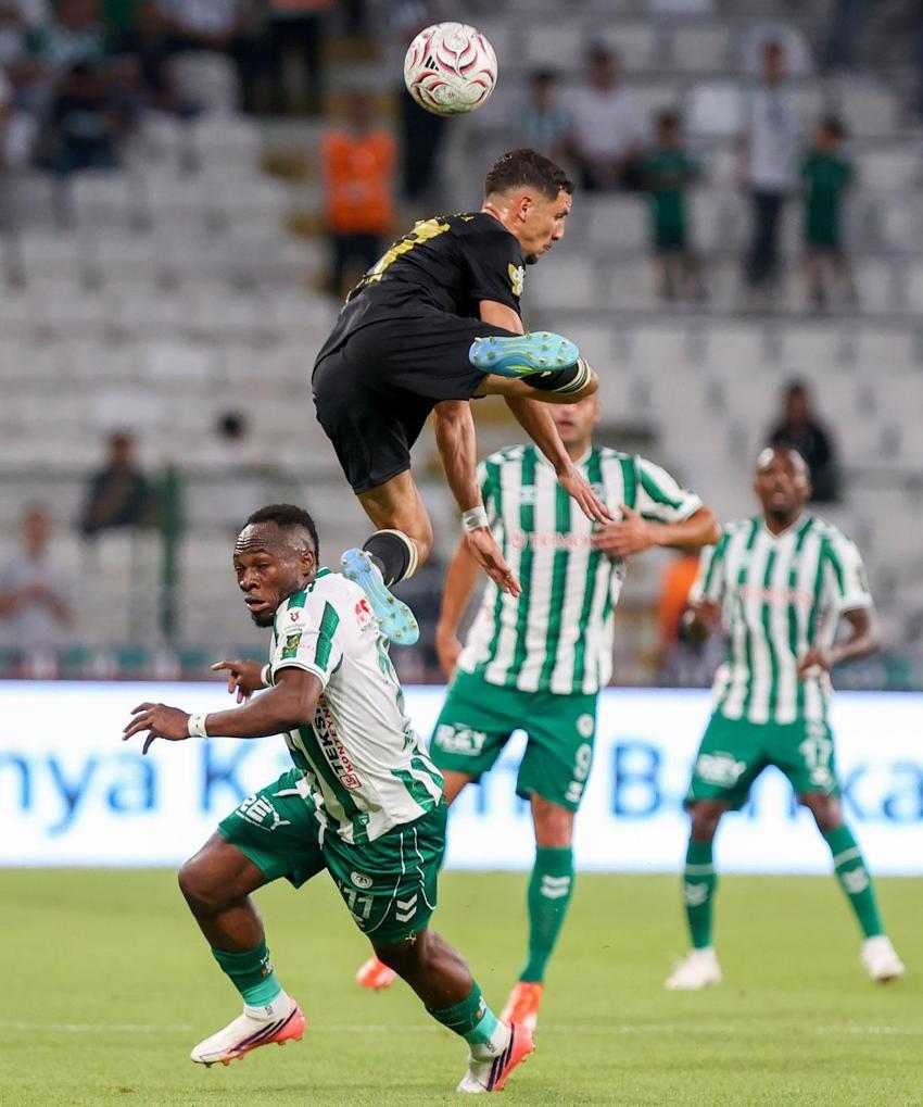 TÜMOSAN Konyaspor - Çaykur Rizespor maçında 3 puanı getiren gol 90+7'de penaltıdan geldi