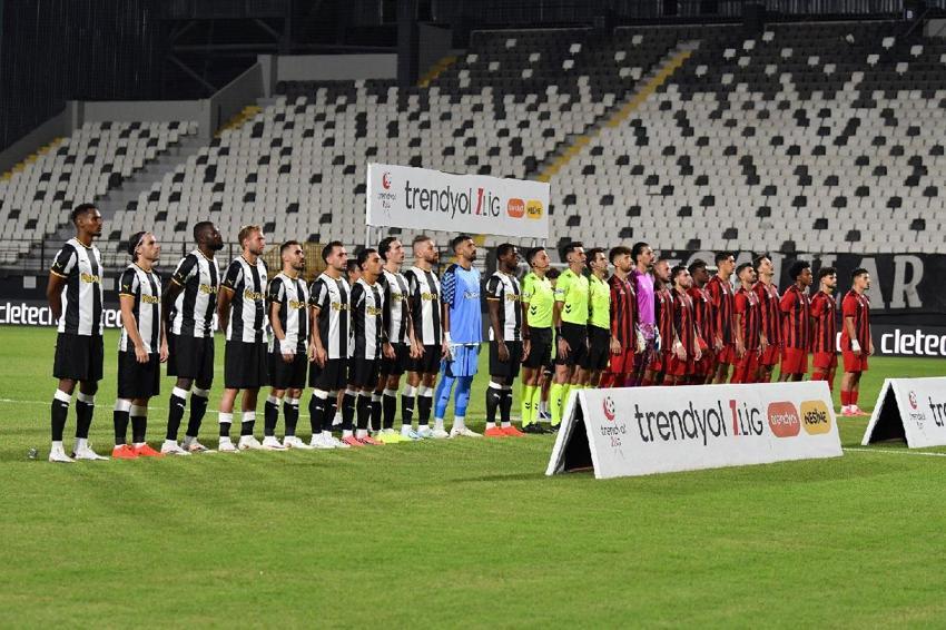 Manisa FK - Vanspor FK maçında gol yağmuru vardı