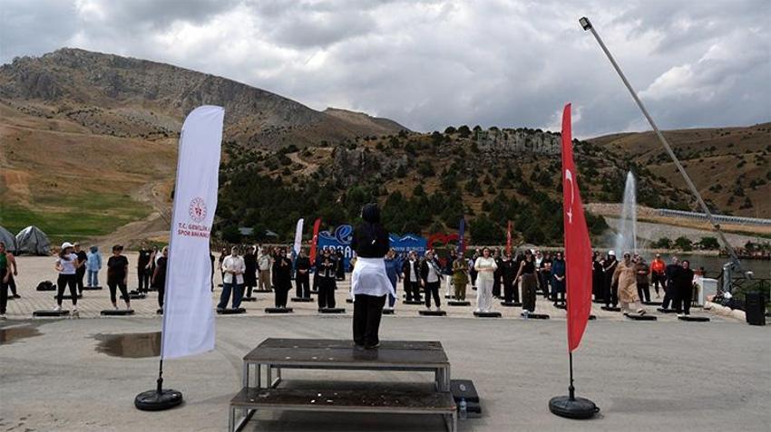 Ergan Dağı’nda spor rüzgarı: Yüzden fazla kadın zirvede buluştu!