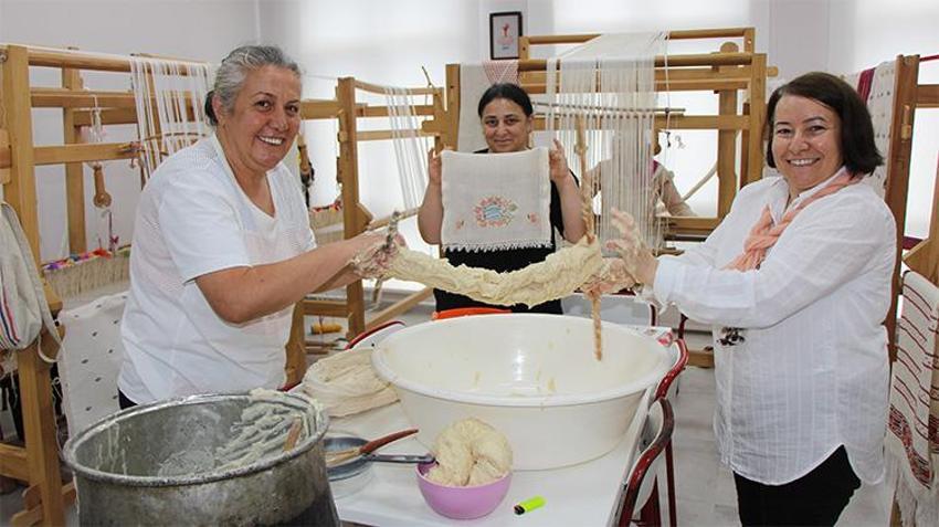 Yemek tarifi gibi dokuma! Un, su ve yumurtayla 50 yıllık gelenek canlandı