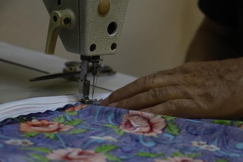 Sivas'ta her şey değişti, o 65 yıldır aynı şeyi yapıyor: Hazır giyime karşı tek başına direniyor