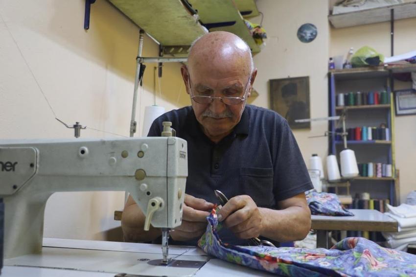 Sivas'ta her şey değişti, o 65 yıldır aynı şeyi yapıyor: Hazır giyime karşı tek başına direniyor