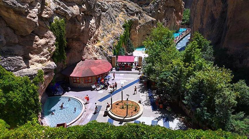 Malatya'da kayalıkların arasında şifa dağıtan saklı cennet: Osmanlı'dan günümüze kadar geldi, hiç boş kalmıyor!
