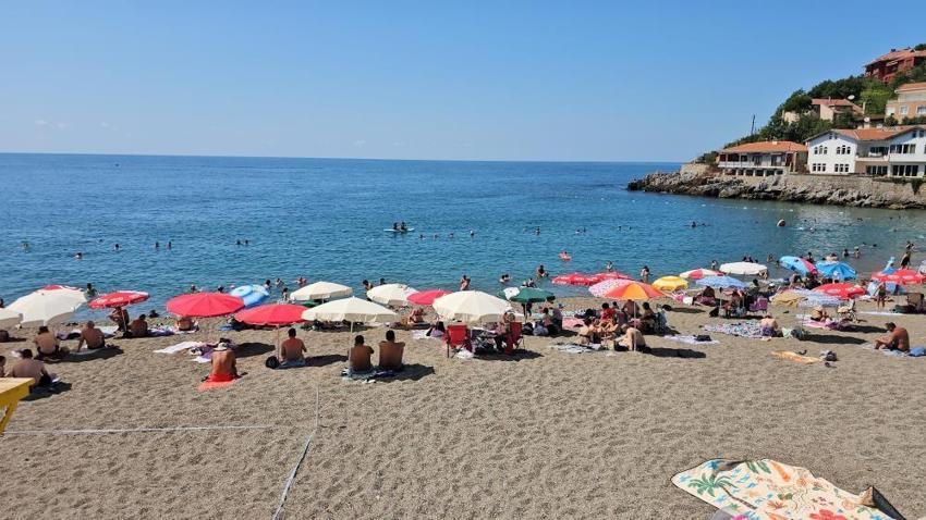Zonguldak Kapuz Plajı'nda 4 günlük yasak sona erdi, vatandaş denize akın etti!