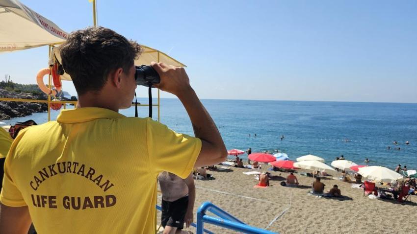 Zonguldak Kapuz Plajı'nda 4 günlük yasak sona erdi, vatandaş denize akın etti!