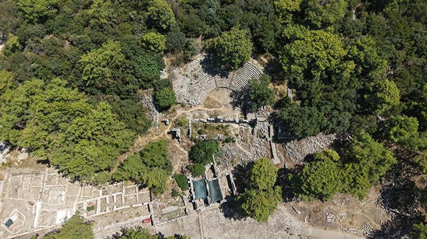 Antalya'da bin yıllık kalıntılar arasında yüzüyorlar! 481 binden fazla kişi ziyaret etti, bu yıl rekor yolda!