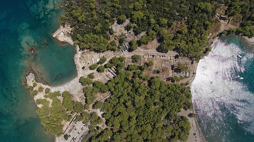 Antalya'da bin yıllık kalıntılar arasında yüzüyorlar! 481 binden fazla kişi ziyaret etti, bu yıl rekor yolda!