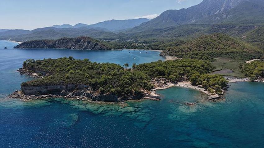 Antalya'da bin yıllık kalıntılar arasında yüzüyorlar! 481 binden fazla kişi ziyaret etti, bu yıl rekor yolda!