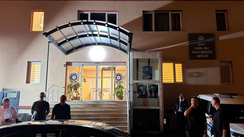 Emniyet müdürlüğü binası yanındaki araçların üzerine insansız hava aracı düştü