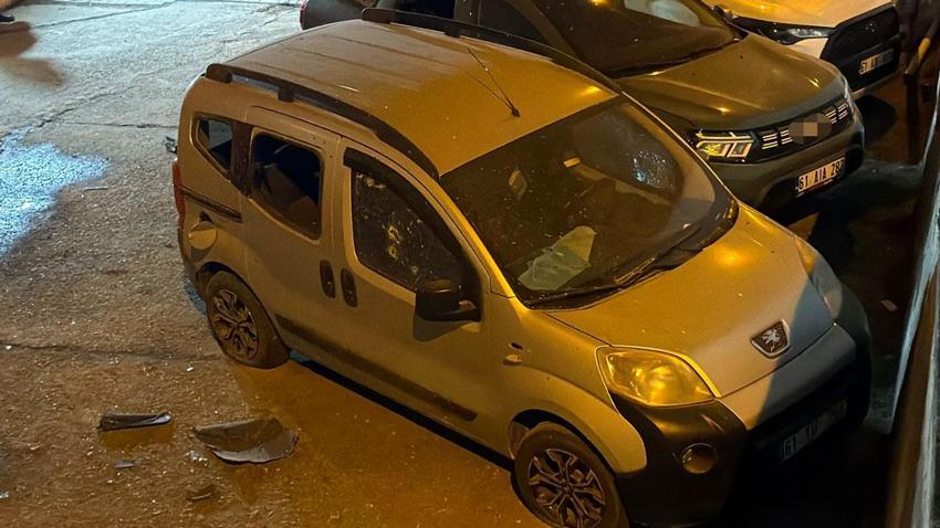 Emniyet müdürlüğü binası yanındaki araçların üzerine insansız hava aracı düştü