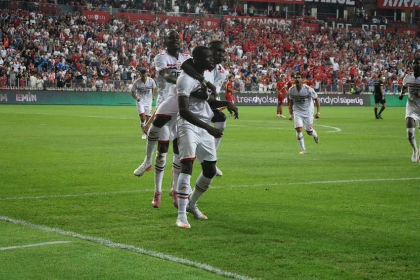 Samsunspor'da Yüksel Yıldırım çıldırdı! Diabate, Guarino, Drapinski deyip ekledi: Burada oynamak istemiyorum der gibi