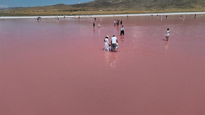 Şifa izdihamı! Almanya ve Avusturya'dan akın ettiler: 'Pembe mucize' bir masala dönüştü