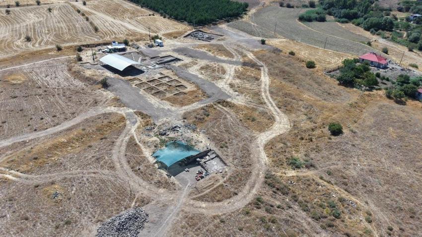 Elazığ'da çiftçi tarlasına fidan dikerken fark etti! 84 metrekarelik mozaiğin altı dev bir Roma yerleşimi çıktı