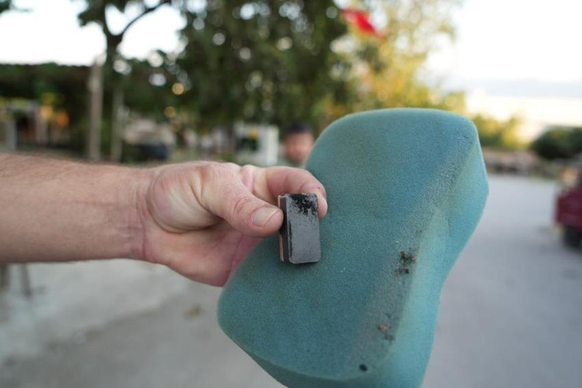 Kocaeli'de sofradaki yemeğin, kapıdaki aracın üstünde geziyor: Evler mıknatısla temizlenmeye başlandı