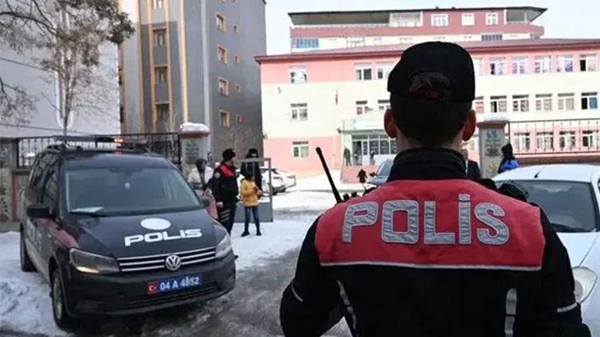Bahçe görevlisi başvurusu nasıl yapılır? Bahçe görevlisi başvurusu nereye yapılacak? Bahçe görevlisi ne iş yapar? Bahçe görevlisi maaşı ne kadar? 30 bin bahçe görevlisi alımı ne zaman yapılacak? 30 bin bahçe görevlisi başvuru şartları neler? Bahçe görevlisi kontenjanları belli oldu mu?