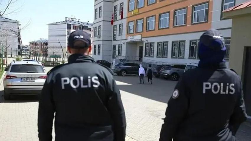 Bahçe görevlisi başvurusu nasıl yapılır? Bahçe görevlisi başvurusu nereye yapılacak? Bahçe görevlisi ne iş yapar? Bahçe görevlisi maaşı ne kadar? 30 bin bahçe görevlisi alımı ne zaman yapılacak? 30 bin bahçe görevlisi başvuru şartları neler? Bahçe görevlisi kontenjanları belli oldu mu?