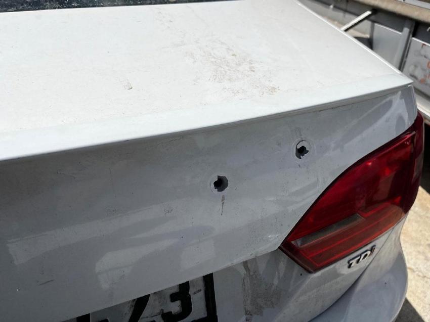 Siverek'te araçlarıyla seyir halindeki aileye silahlı saldırı iddiası: Dehşet anları cep telefonu kamerasında
