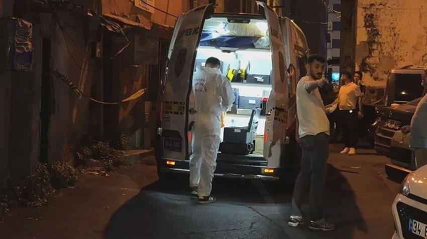 Kentsel dönüşüm için boşaltılan binada insan cesedi bulundu! Ailesiyle kavga ettikten sonra uzun süre araçta yaşamış