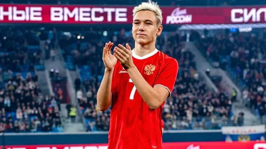 SON DAKİKA: Galatasaray Aleksei Batrakov'u resmen duyurdu! Batrakov kimdir, nereli, kaç yaşında, hangi mevkide oynuyor?