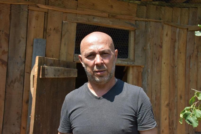 Dükkanını kapatıp köyüne döndü, hobi olarak başladığı tavukçulukta müşterilere yetişemiyor