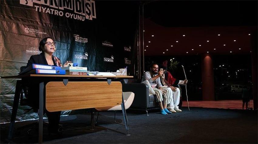 Kocaeli'de kitap kokusu tiyatro alkışıyla buluştu: Kütüphanede sanat dolu yaz akşamı