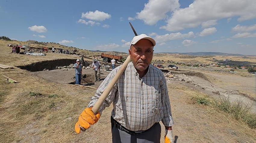 Hattuşa'nın gizli kahramanı: 15 yaşında kazma vurdu, 51 yıldır tarihi gün yüzüne çıkarıyor!