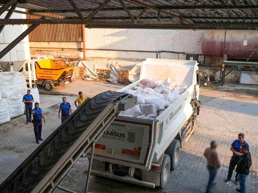 Mersin'de şoke eden görüntüler: Un fabrikasında 30 ton böceklenmiş bozuk un ele geçirildi