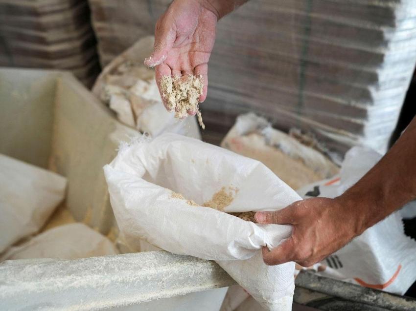 Mersin'de şoke eden görüntüler: Un fabrikasında 30 ton böceklenmiş bozuk un ele geçirildi