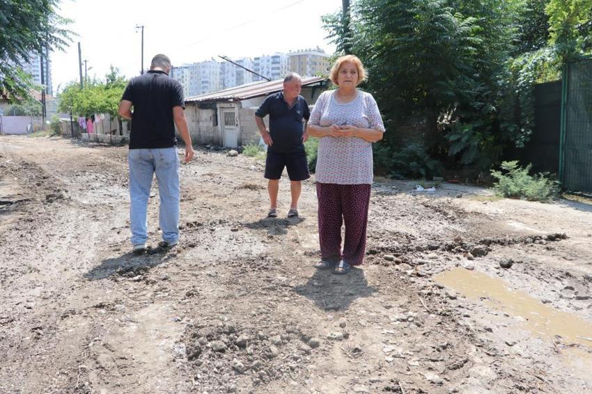 Adana'da mahalleli isyan etti: Artık yeter, evde duramıyoruz