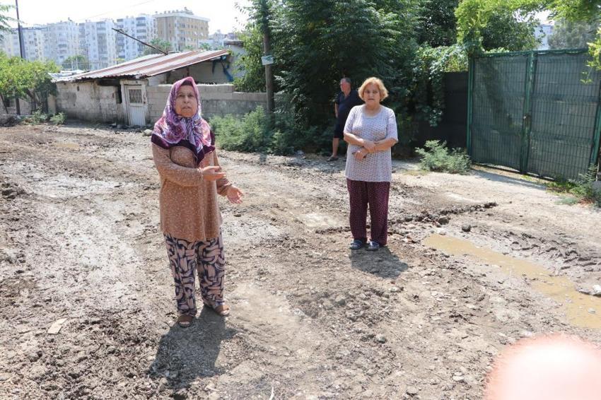 Adana'da mahalleli isyan etti: Artık yeter, evde duramıyoruz