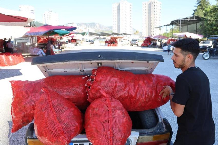 Çukurova'da kışlık salça mesaisi başladı: Yüzlerce kilo biberi böyle taşıdılar!