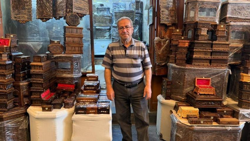 Avrupa'dan gelen turistlerin gözdesi: 7 yaşında başladı, el emeği göz nuru eserlerini dünyaya gönderiyor!