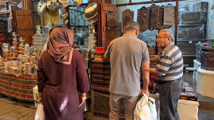 Avrupa'dan gelen turistlerin gözdesi: 7 yaşında başladı, el emeği göz nuru eserlerini dünyaya gönderiyor!