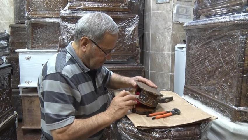 Avrupa'dan gelen turistlerin gözdesi: 7 yaşında başladı, el emeği göz nuru eserlerini dünyaya gönderiyor!