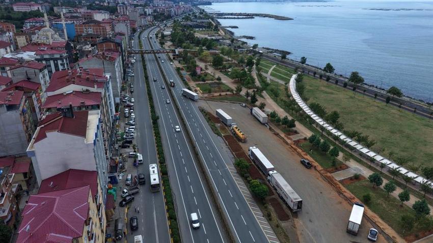 Trabzon'da yol kenarında nöbet! Hasat moralleri bozdu, binlerce lira zarar var