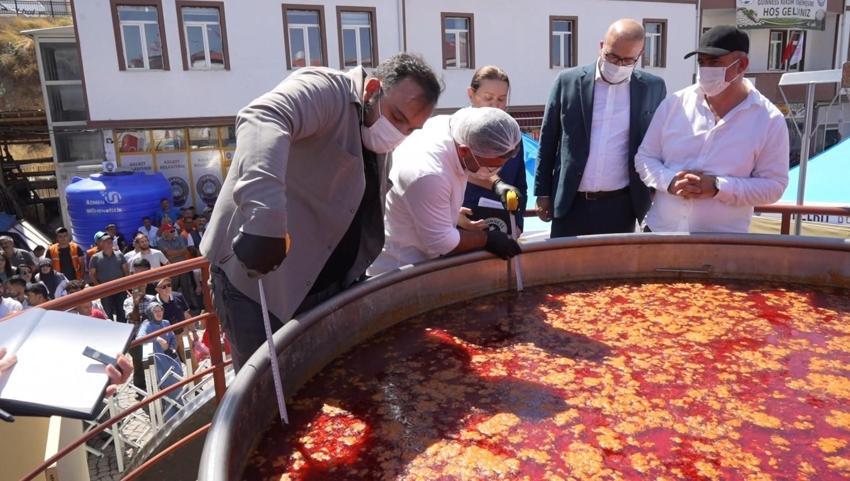 Dünya rekoru Kelkit’te tek kazanda 6 bin 840 litre kuru fasulyeyle kırıldı