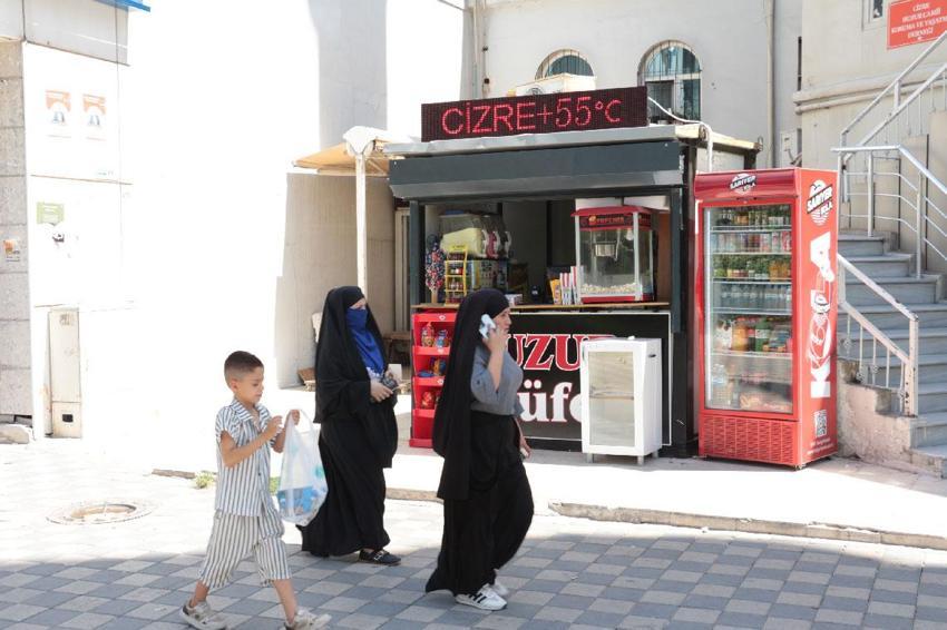 Türkiye'nin en sıcak ilçelerinden Cizre'de termometreler 55 dereceyi buldu! Fırın ustaları 80 derecede ekmek üretiyor