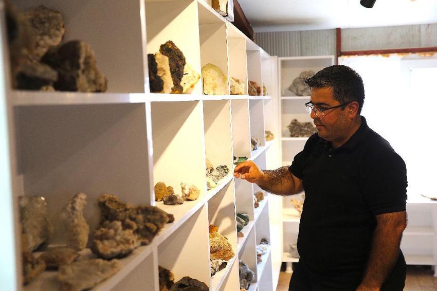 Ayağına takılan taş hayatını değiştirdi! Koleksiyonu için Arjantin, Belçika, Fransa, İngiltere ve Romanya sırada