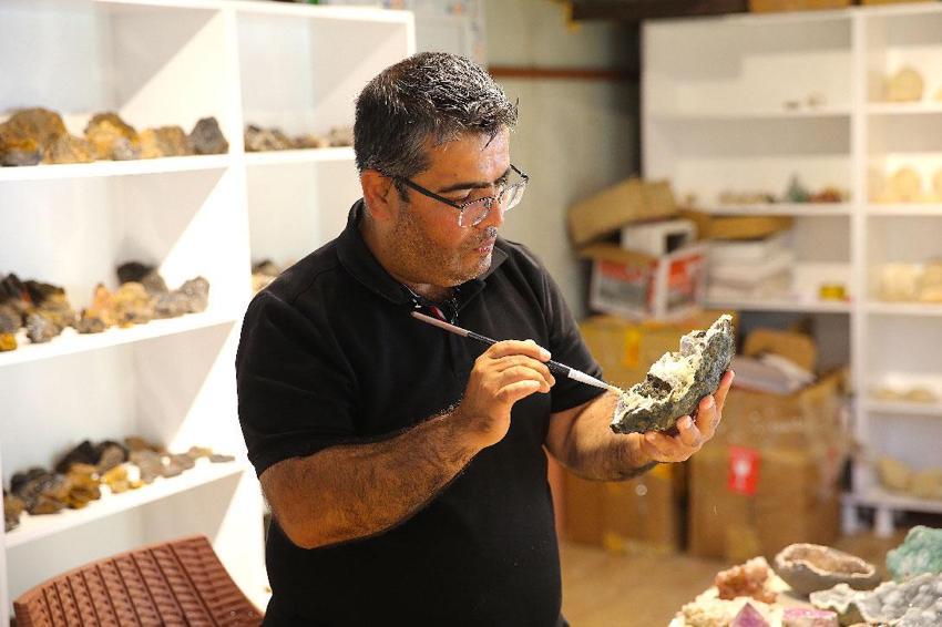 Ayağına takılan taş hayatını değiştirdi! Koleksiyonu için Arjantin, Belçika, Fransa, İngiltere ve Romanya sırada
