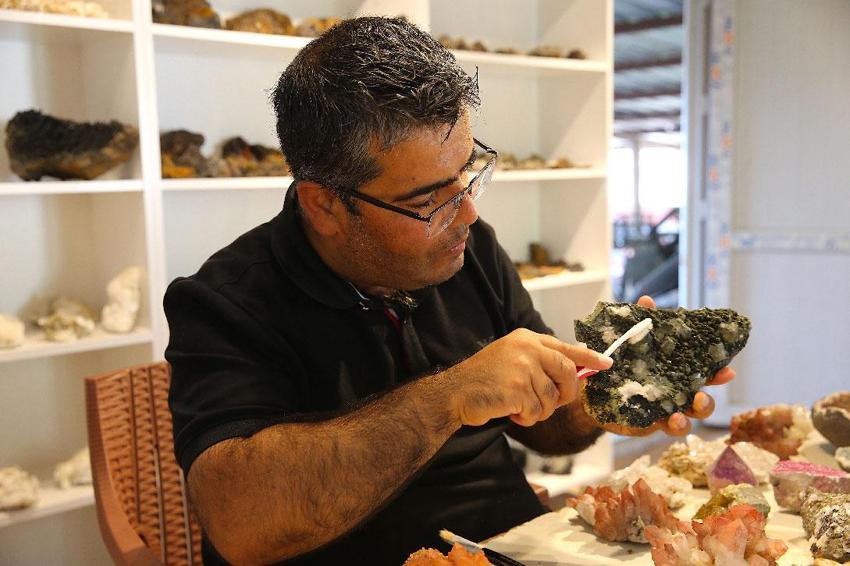 Ayağına takılan taş hayatını değiştirdi! Koleksiyonu için Arjantin, Belçika, Fransa, İngiltere ve Romanya sırada