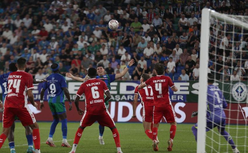Çaykur Rizespor- Samsunspor maçında 3 puan 2 golle geldi!