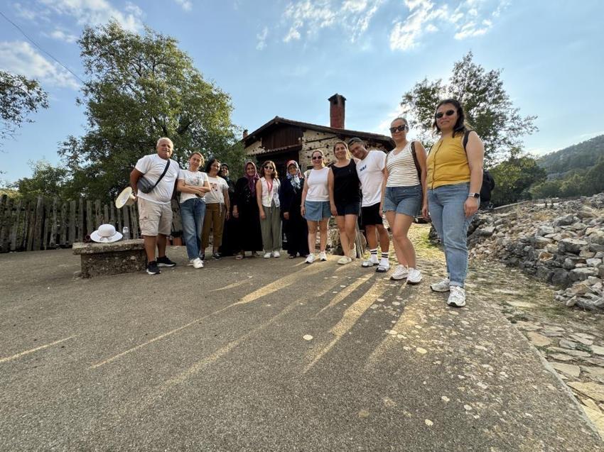 Hukuk diplomasını aldı rotasını o mesleğe çevirdi! Şimdi turistlere Anadolu’yu anlatıyor