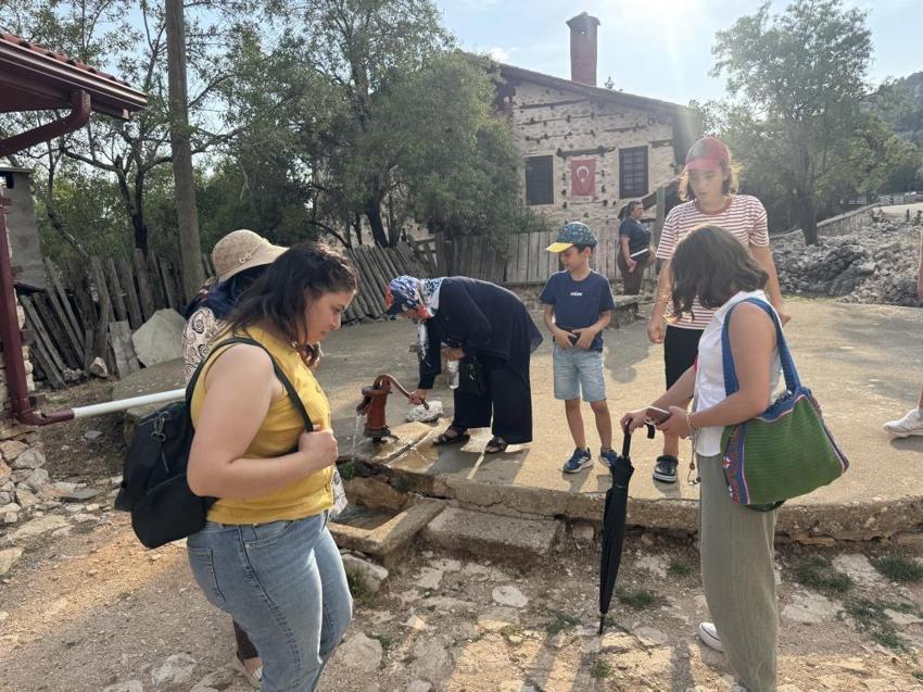 Hukuk diplomasını aldı rotasını o mesleğe çevirdi! Şimdi turistlere Anadolu’yu anlatıyor