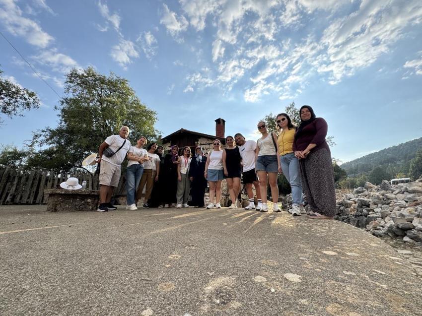 Hukuk diplomasını aldı rotasını o mesleğe çevirdi! Şimdi turistlere Anadolu’yu anlatıyor