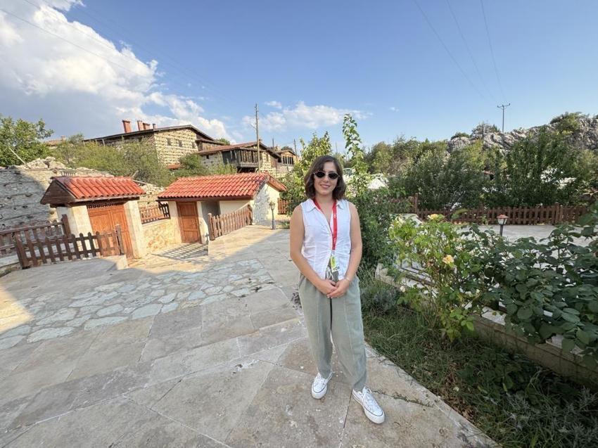 Hukuk diplomasını aldı rotasını o mesleğe çevirdi! Şimdi turistlere Anadolu’yu anlatıyor