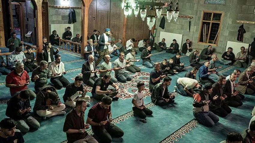 EN GÜZEL MEVLİD KANDİLİ MESAJLARI | Ayetli, Hadisli ve Dualı Mevlid Kandili Mesajları: Aileye, anneye, dostlara gönderilecek mesajlar